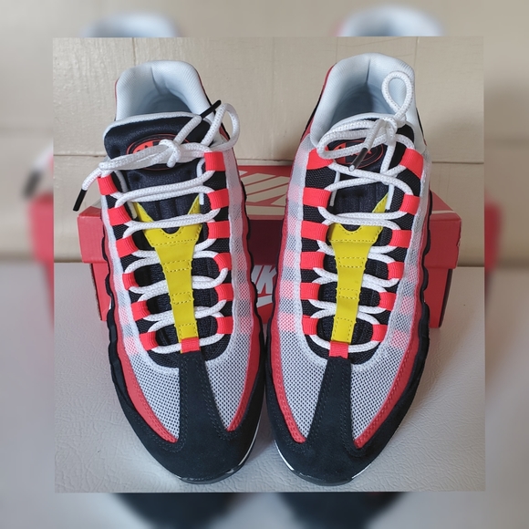 MEN'S NIKE AIR MAX 95 ESSENTIAL SNEAKERS - Picture 8 of 8